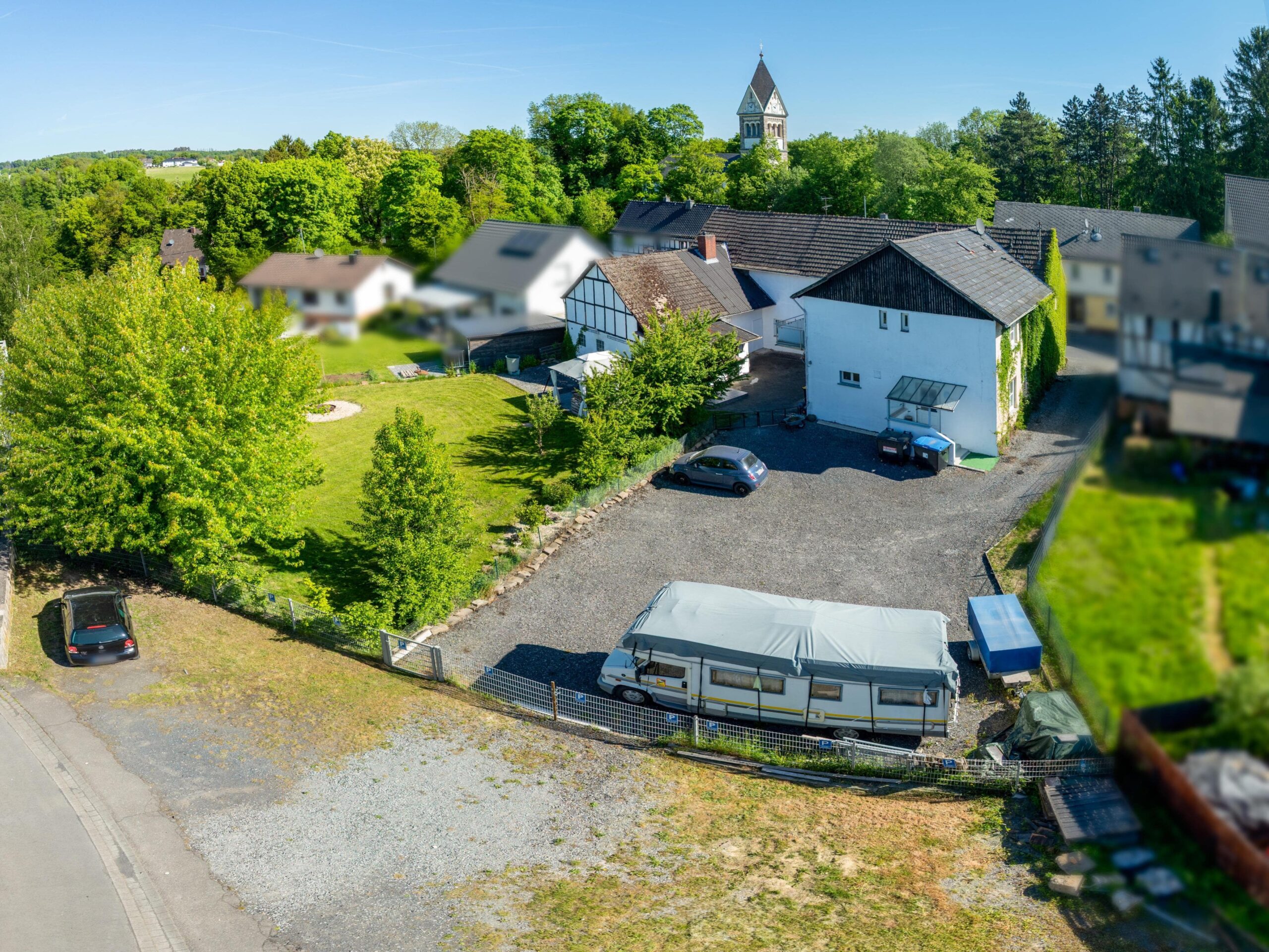 Gasthof + Garten + Parkplätze