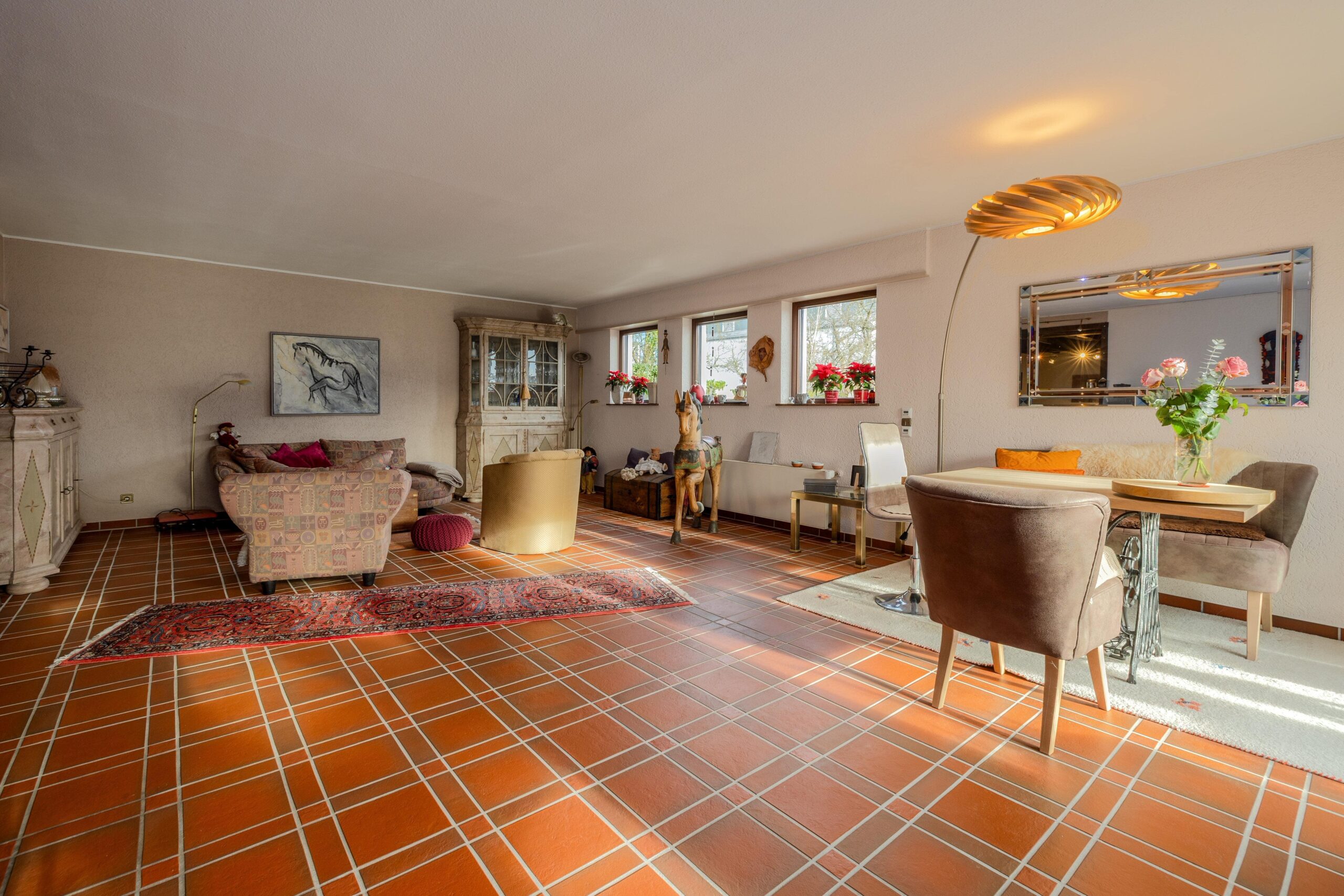 Geräumiges Wohnzimmer