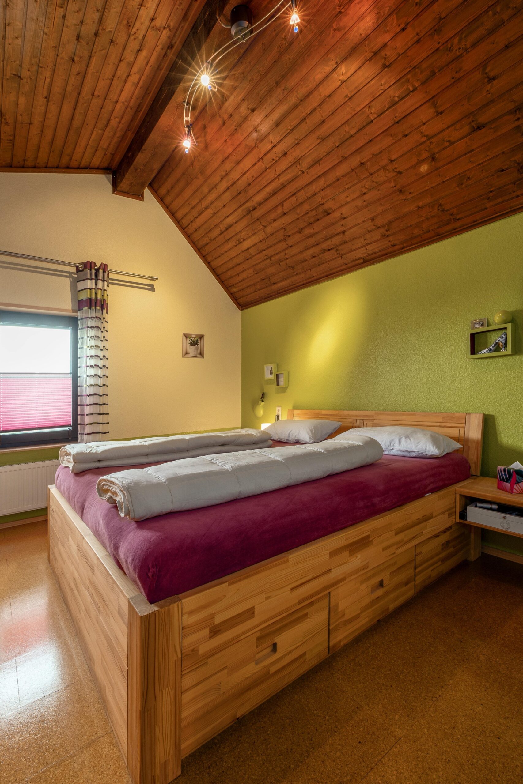 Schönes Schlafzimmer DG